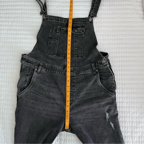 Free People We the Free Overalls Curvy fit Size 34 black raw hem - Picture 13 of 15